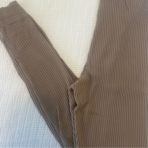 H&M Ribbed Leggings size small - Picture 4 of 4